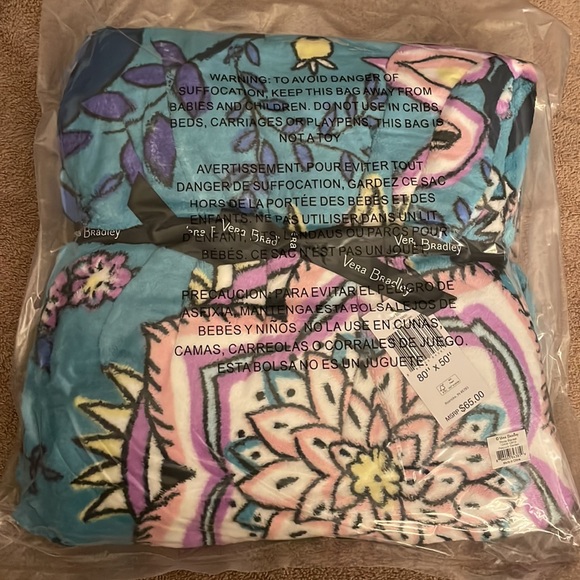 Vera Bradley Fleece Blanket NWT - Picture 3 of 6